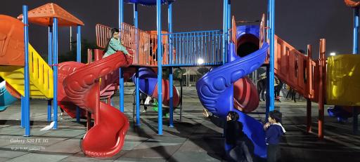 عکس زمین بازی کودکان