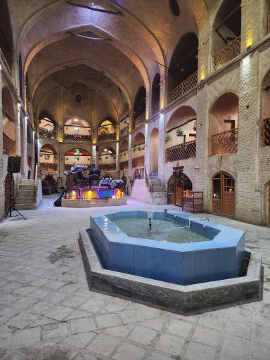 عکس رستوران و سفره خانه سنتی حجره