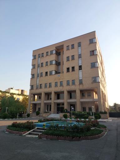 عکس دانشکده مدیریت دانشگاه تهران