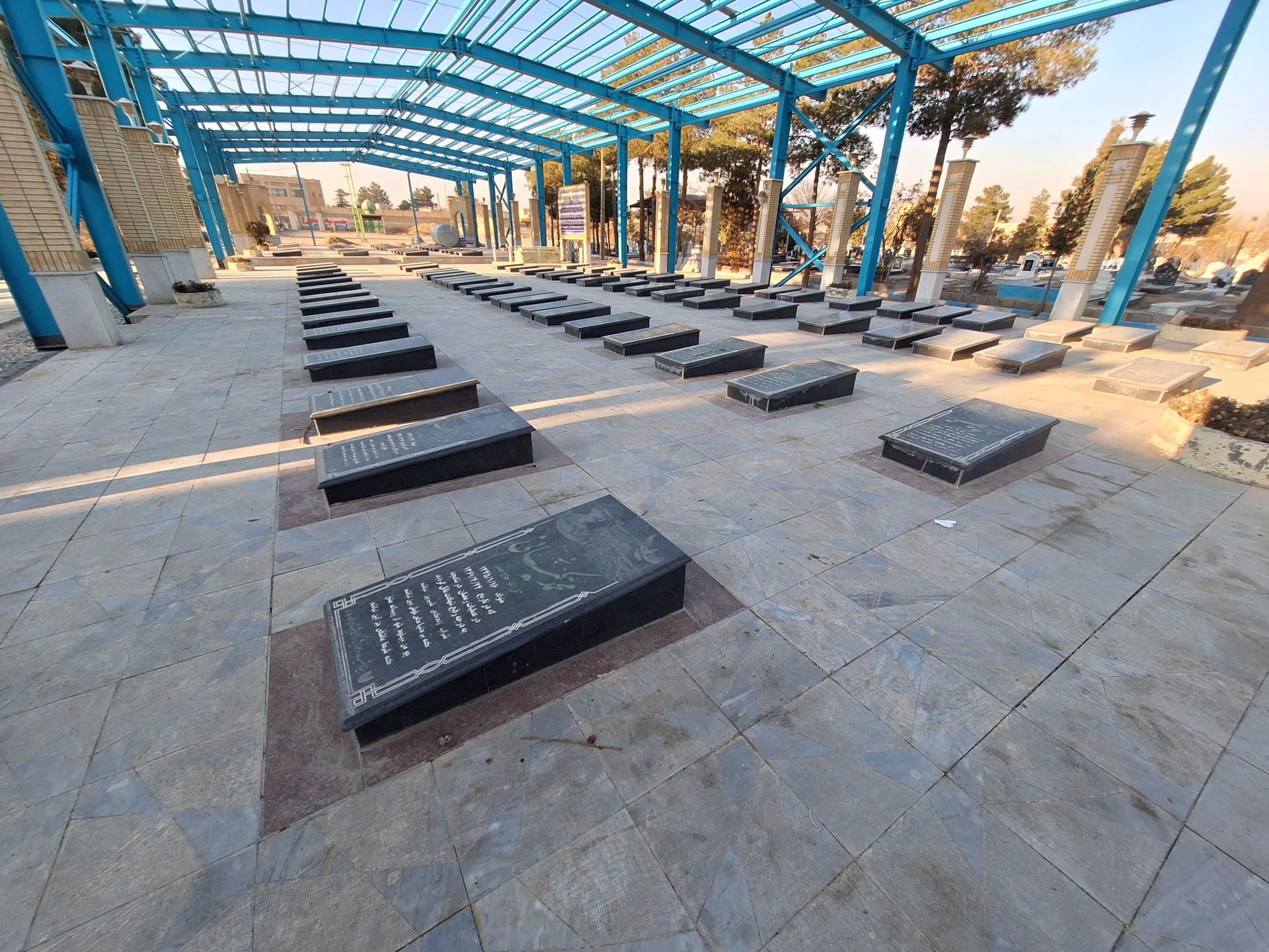 عکس گلستان شهدای فلاورجان