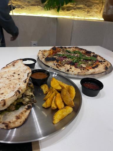 عکس کافه رستوران گریلا 