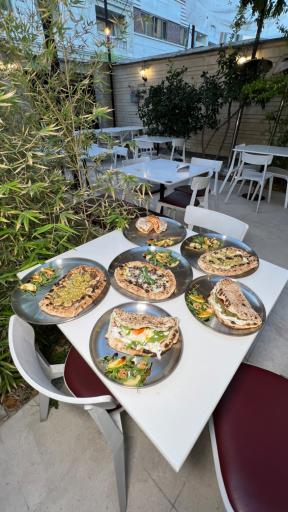 عکس کافه رستوران گریلا 