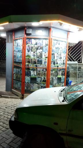 عکس روزنامه فروشی چهارراه دانشجو