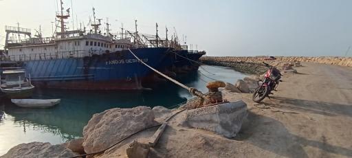 عکس اسکله صیادی و قایق و کشتی 