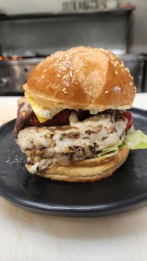 عکس فست فود و پیراشکی تبرک