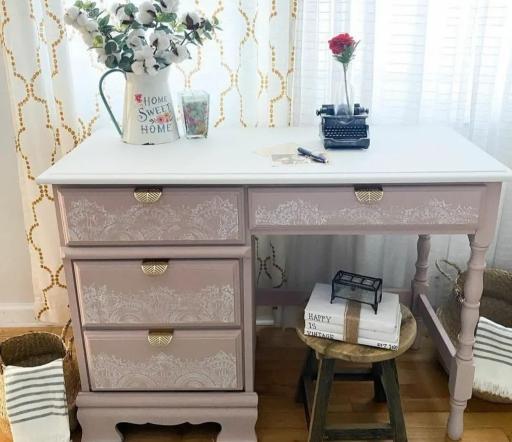 عکس کارگاه رنگ کاری صنایع چوبی