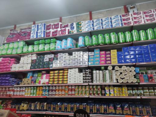 عکس سوپرمارکت جوان