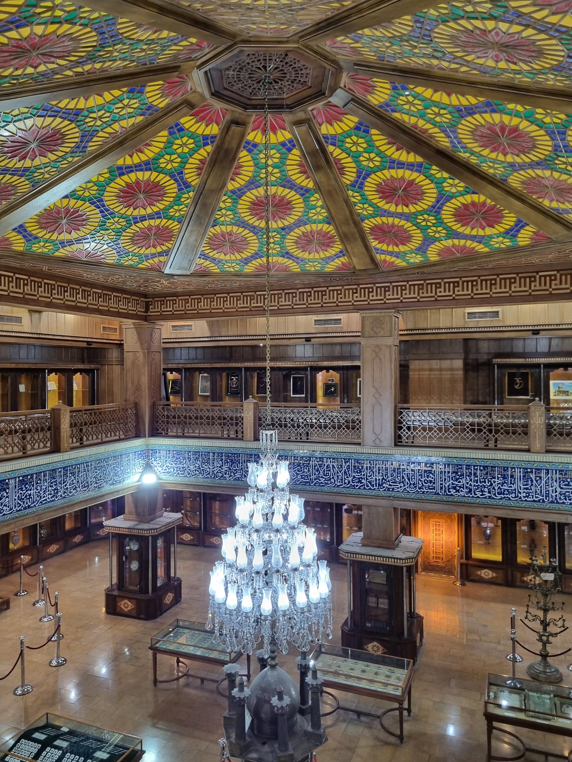 عکس موزه شاهچراغ