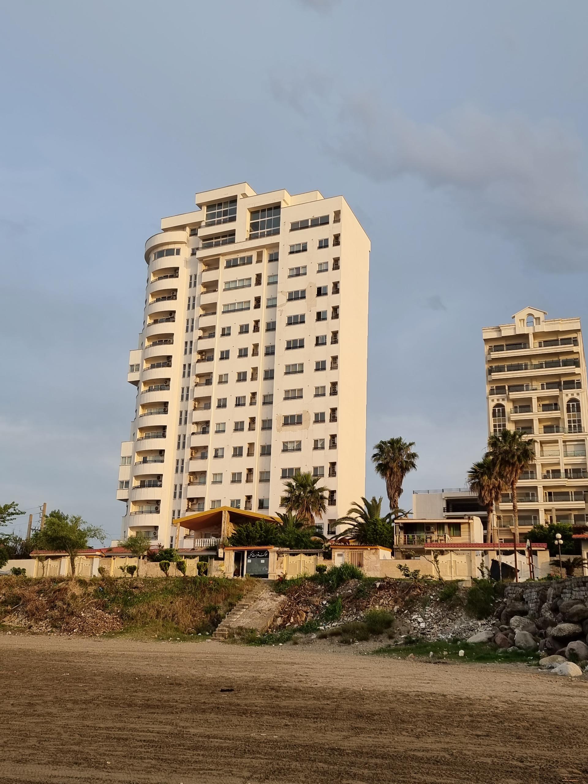 عکس برج سفید محمودآباد