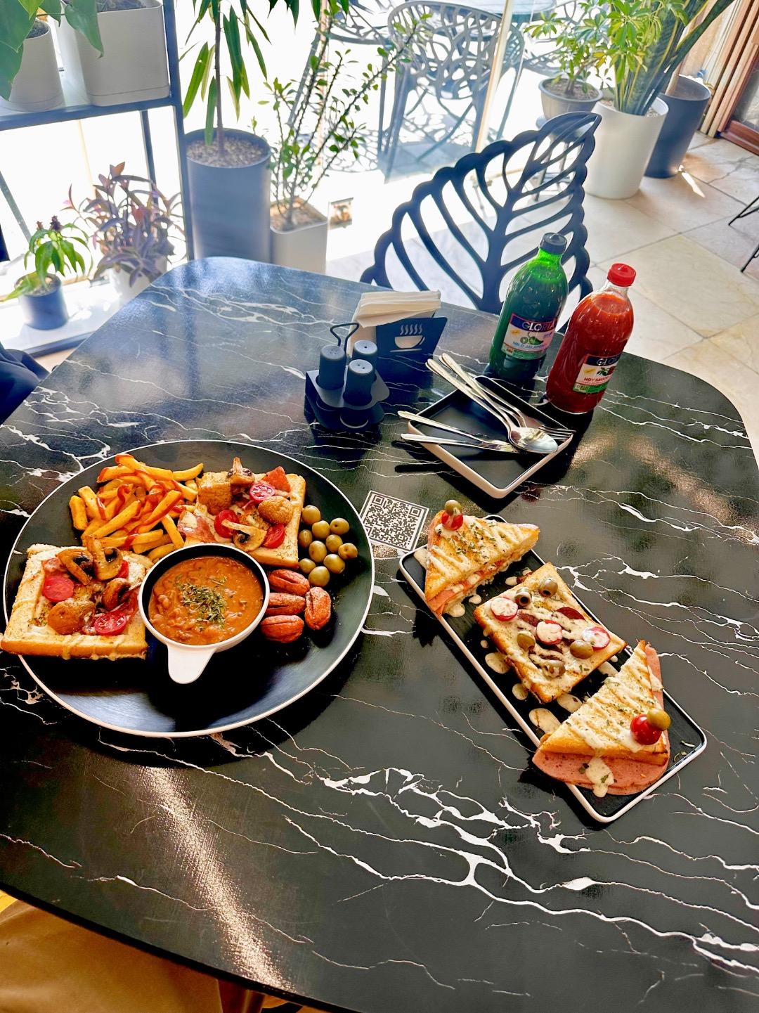 عکس کافه صبحانه آتما