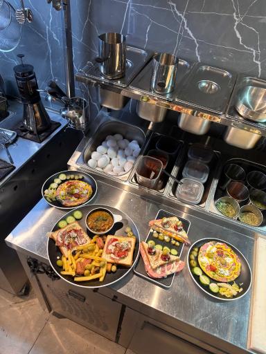 عکس کافه صبحانه آتما