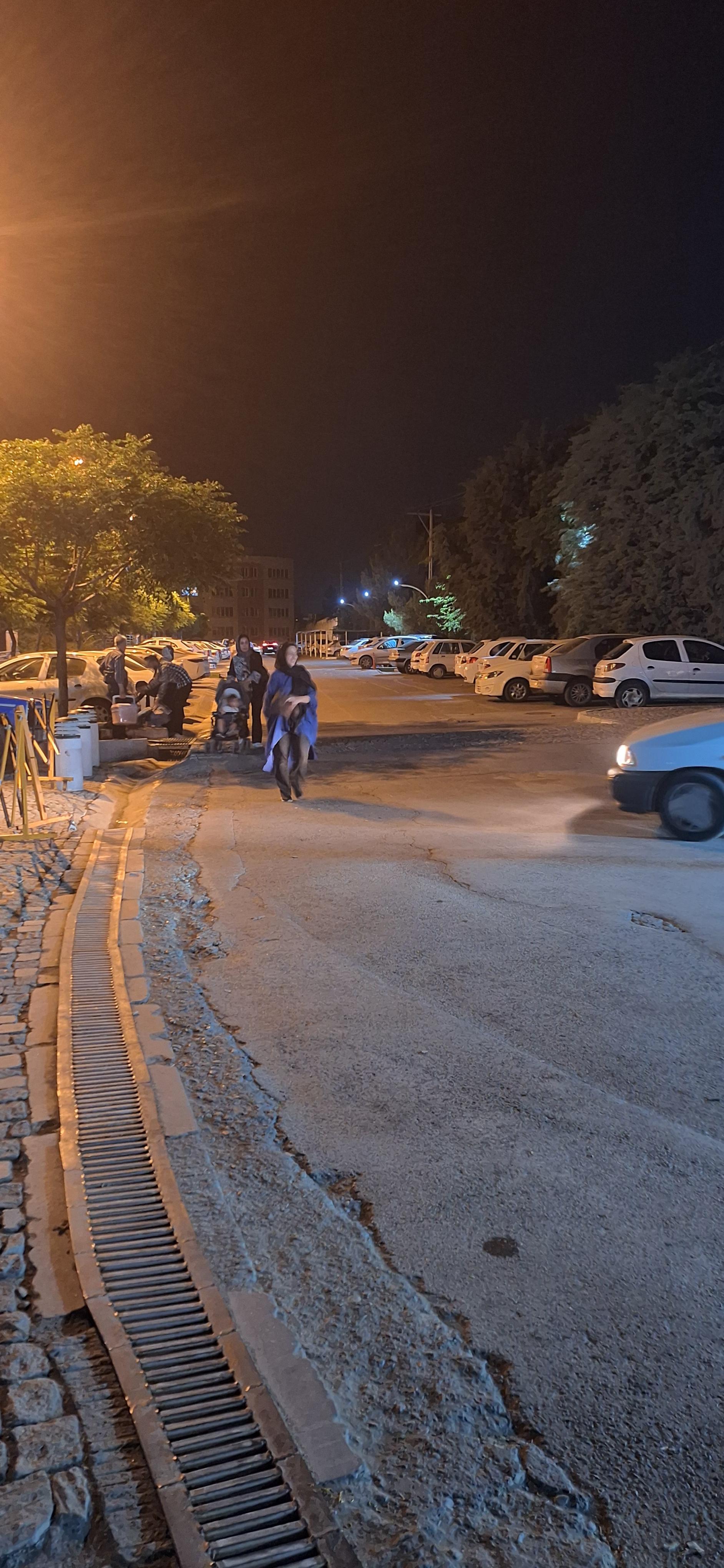 عکس پارکینگ باغ ملک