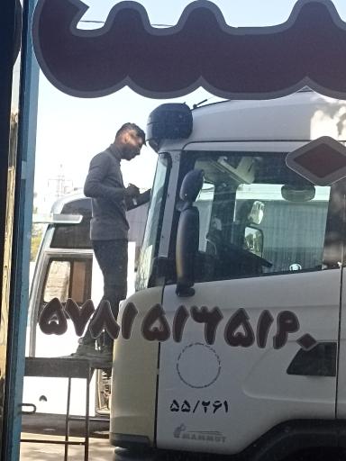 عکس شیشه اتومبیل دوستدار