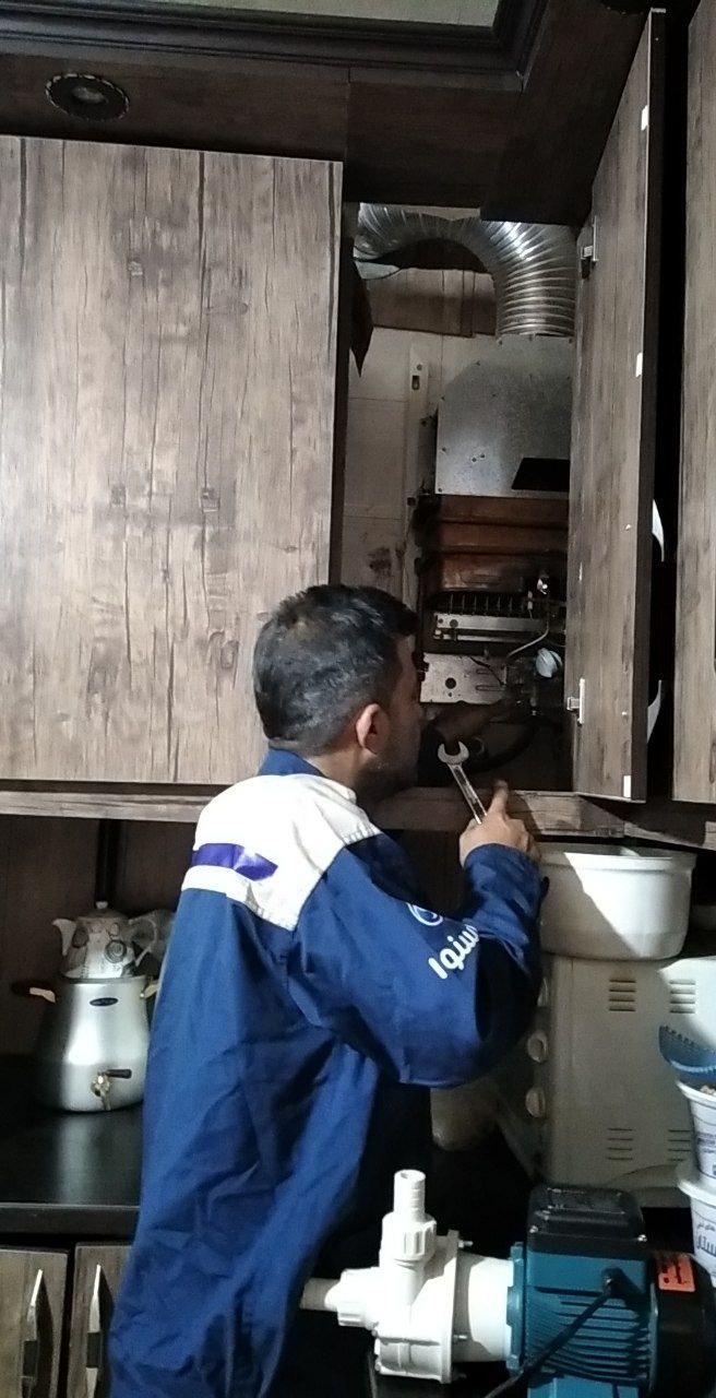 عکس تعمیرکار پکیج و آبگرمکن حکمت