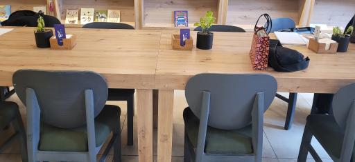 کافه کتاب ریرا