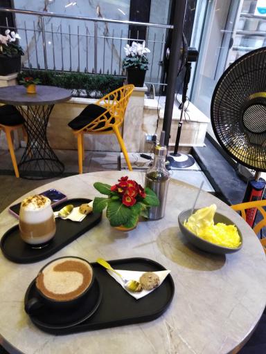 عکس بستنی سرای مشتاق