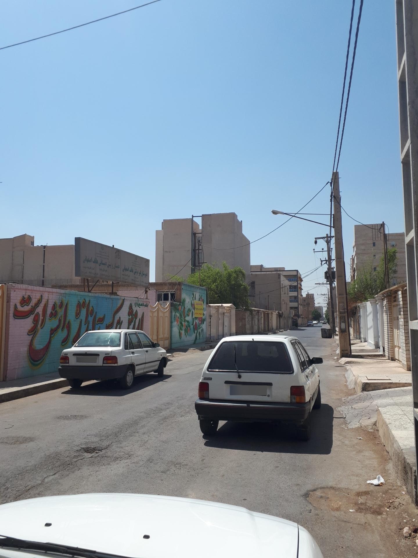 عکس دبستان و دبیرستان هاتف اصفهانی