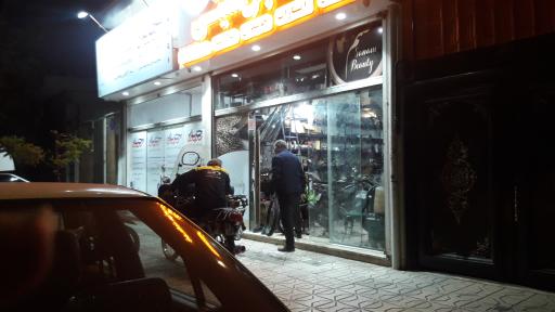 عکس تعمیرگاه طبس سیتی( رضا طبسی)