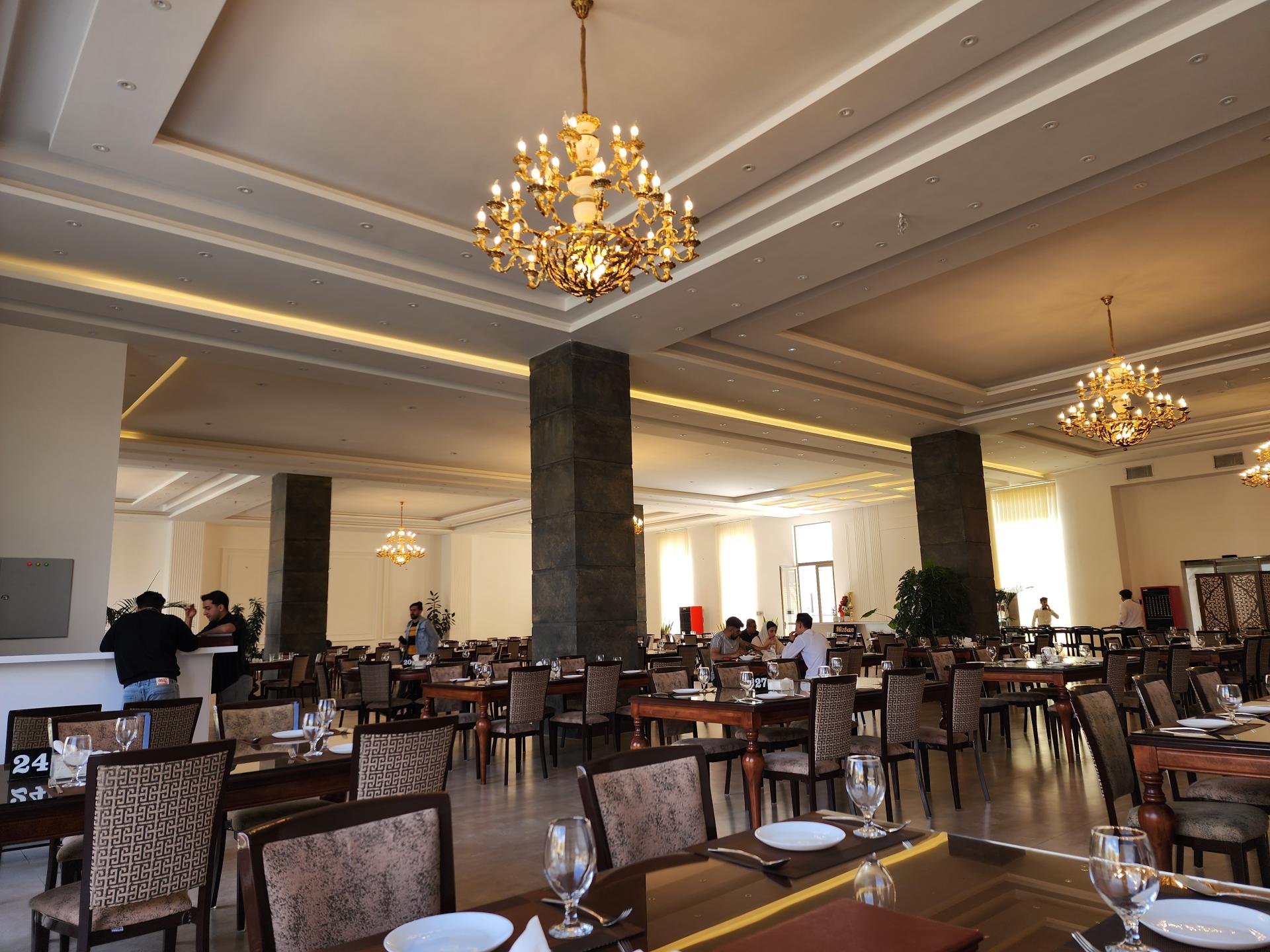 عکس رستوران میزبان