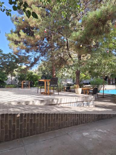 عکس کافه‌ کتاب آفتاب