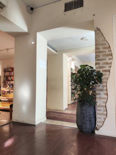 عکس کافه‌ کتاب آفتاب