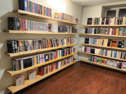 عکس کافه‌ کتاب آفتاب