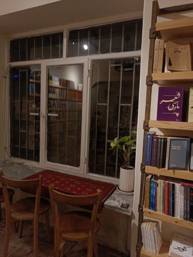 عکس کافه‌ کتاب آفتاب