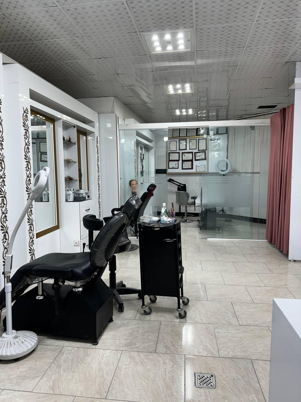 عکس سالن تخصصی گلرخ