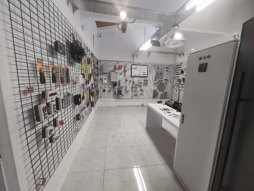 عکس مهندسی برق نیروافزا