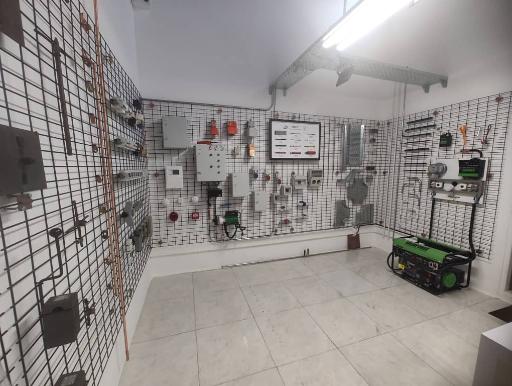 عکس مهندسی برق نیروافزا