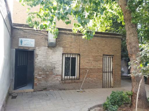 عکس سرویس بهداشتی بوستان و باغ‌موزه لرزاده
