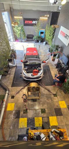 عکس خدمات خودرو داینو فیورس