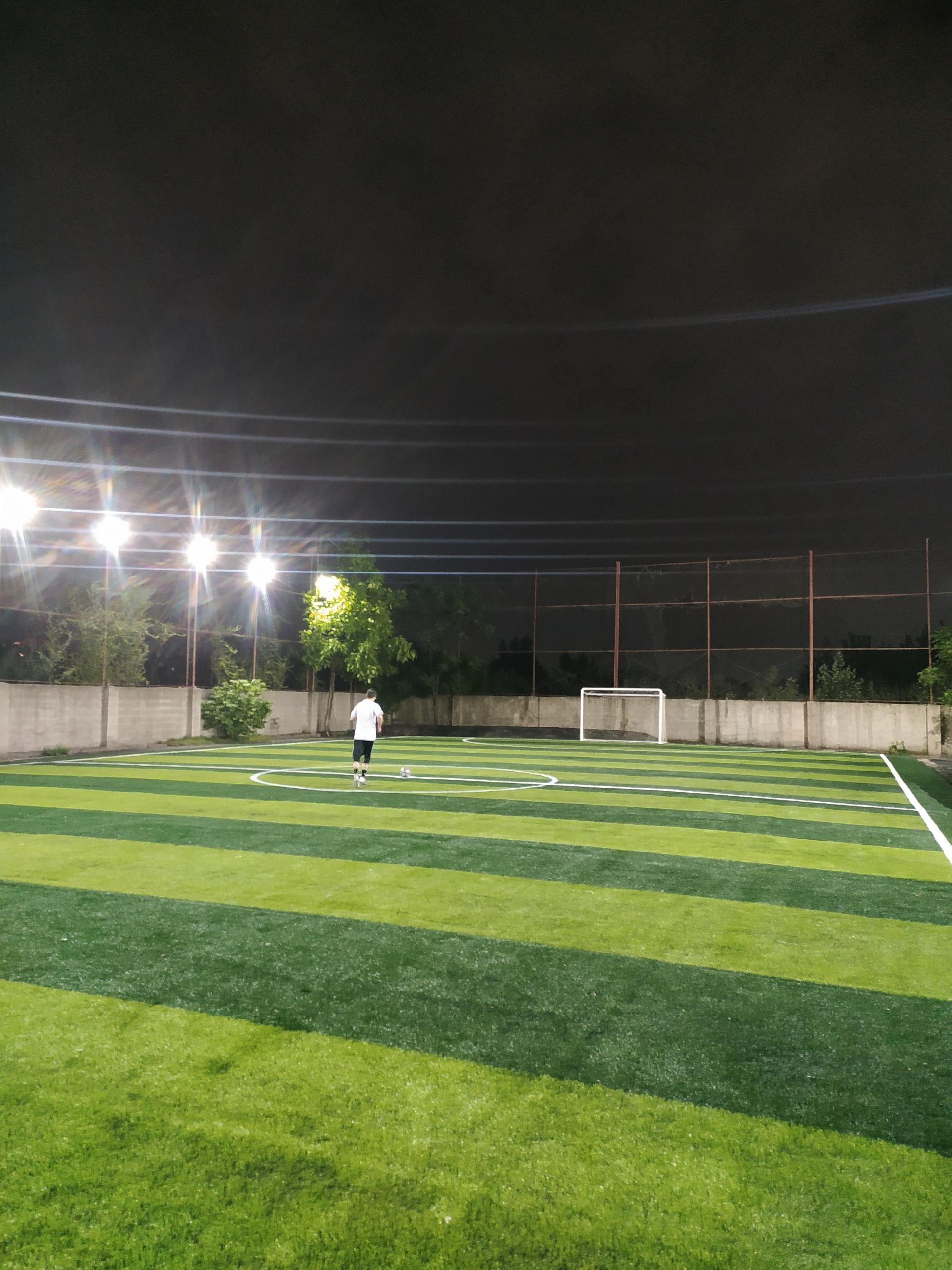 عکس سالن و چمن ورزشی سامان