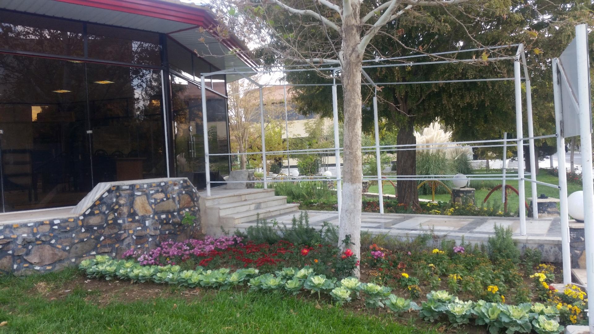 عکس اداره فضای سبز دانشگاه