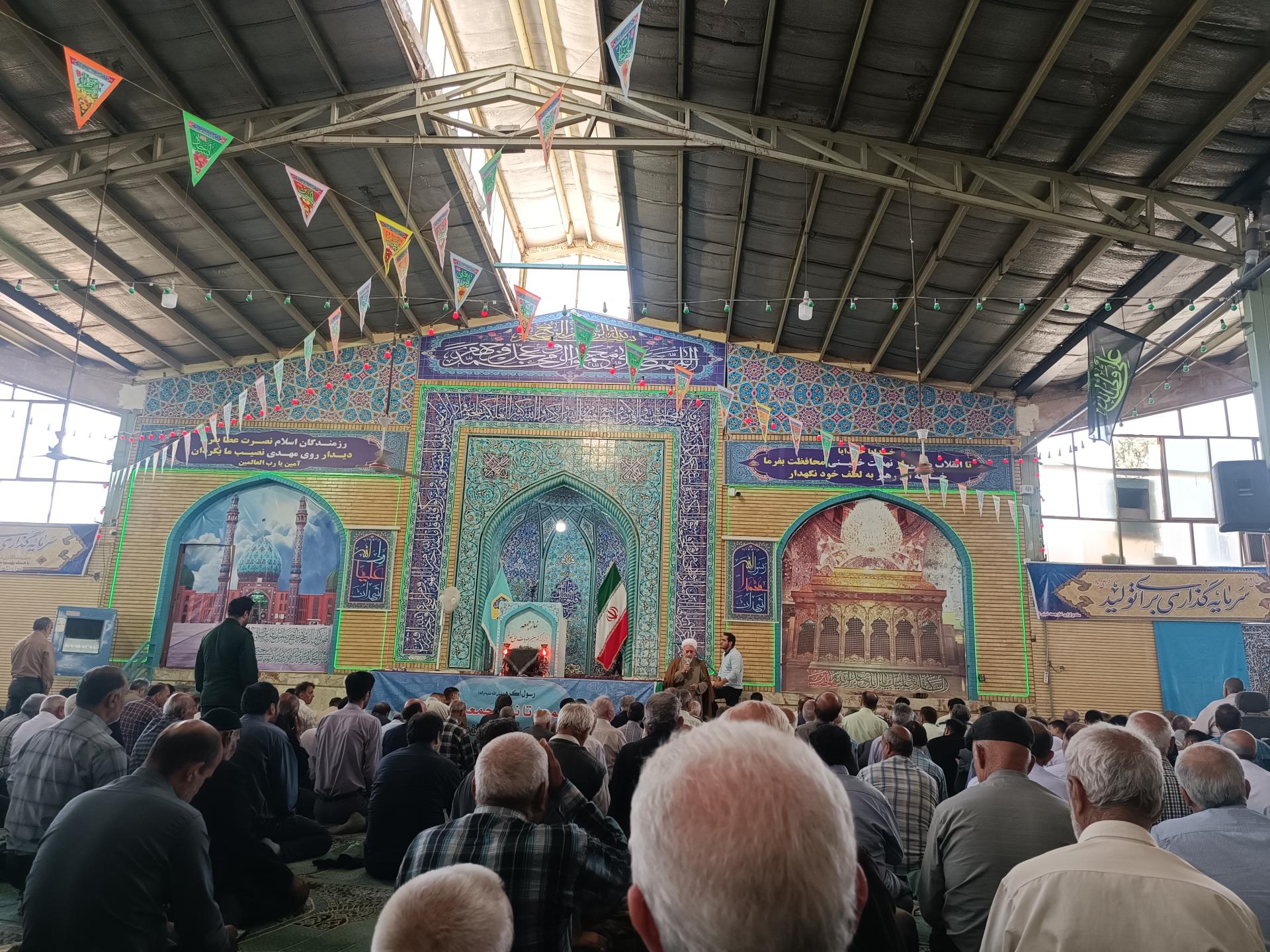 عکس مصلی نماز جمعه خمینی شهر