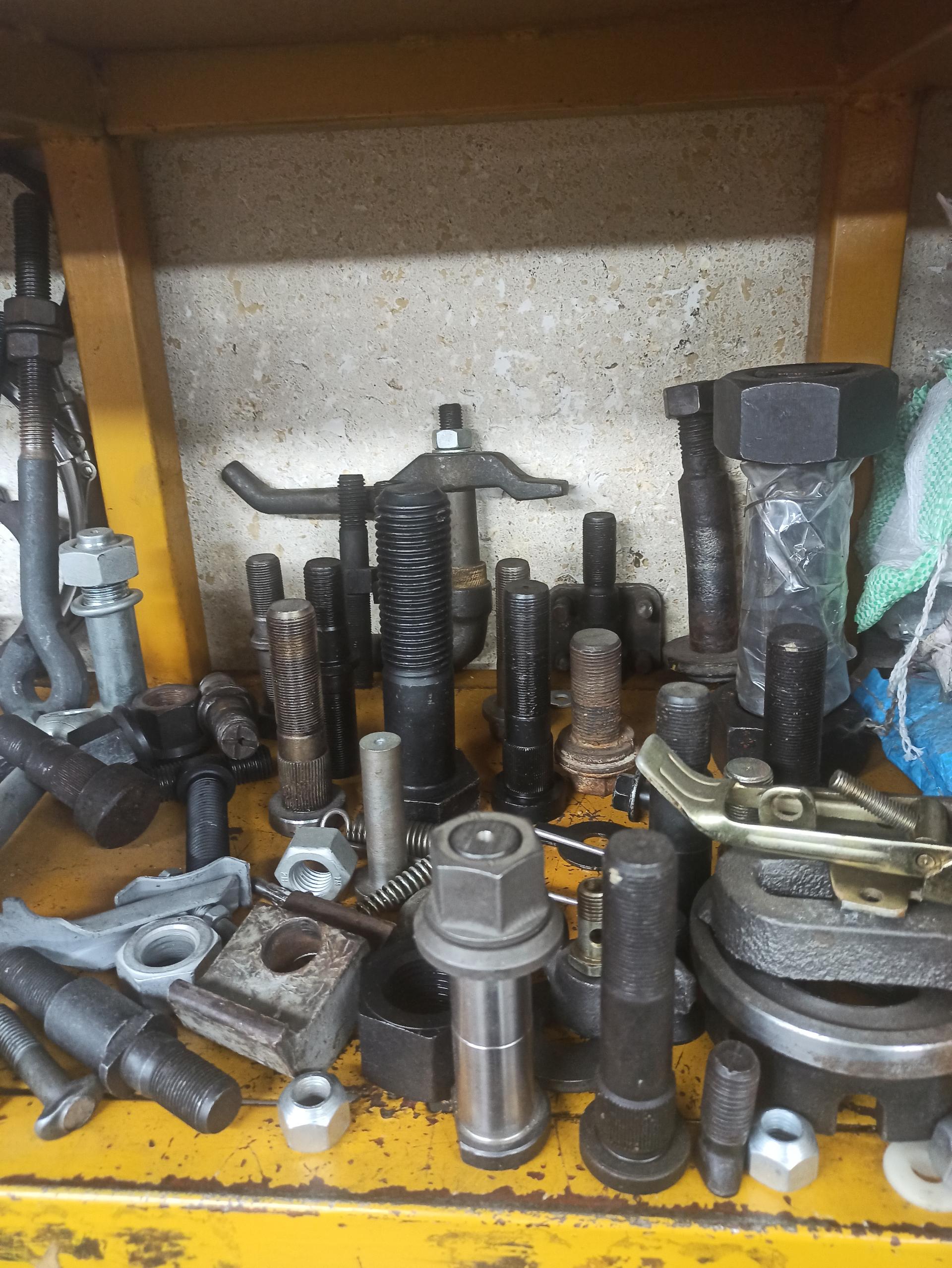 عکس فروشگاه پیچ مهره آرتا صنعت