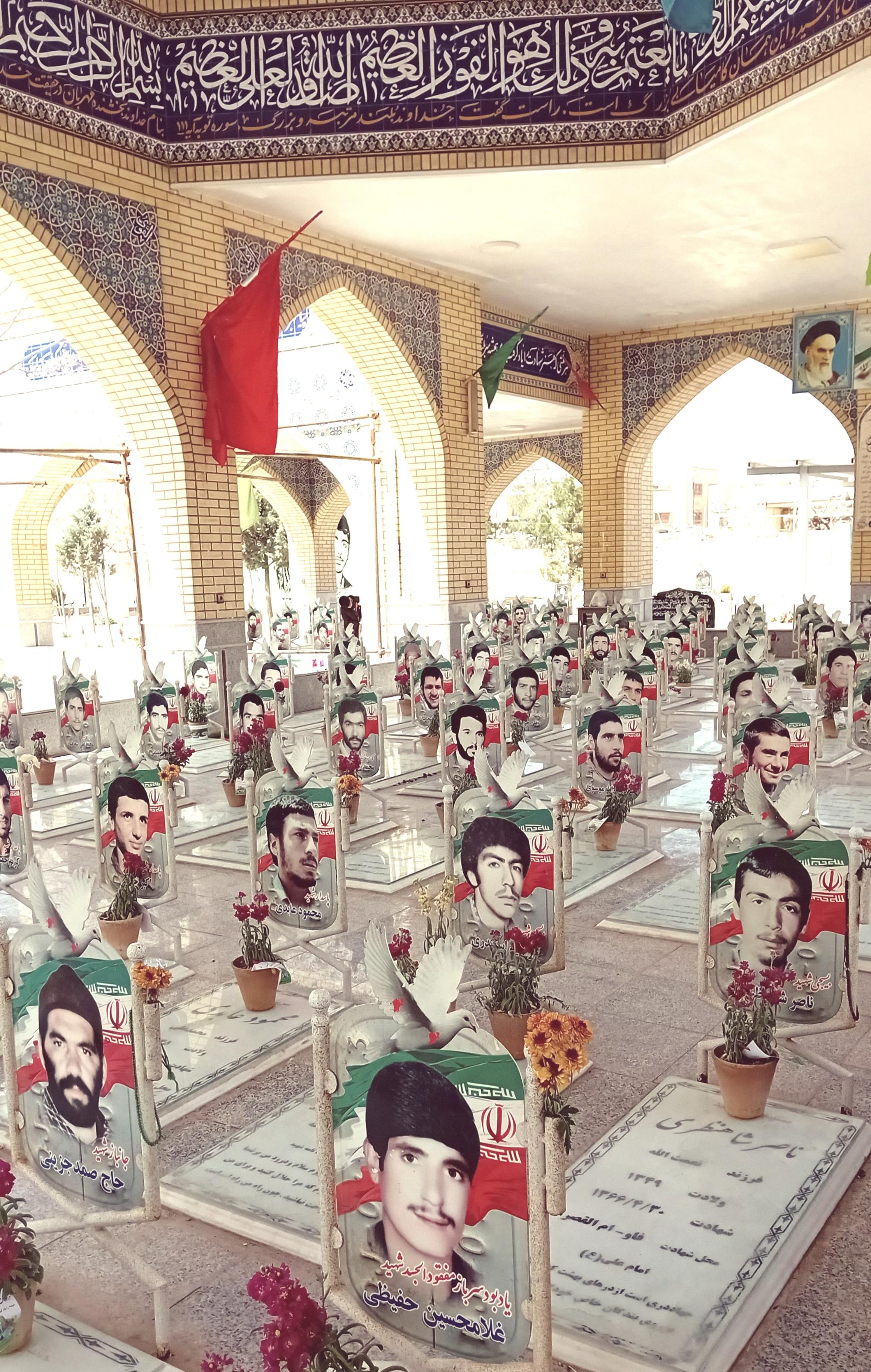 عکس آرامستان و گلزار شهدای امامزاده درچه