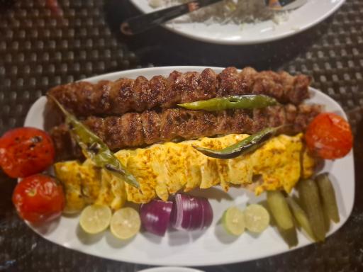 عکس باغ رستوران آنا