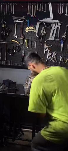 عکس تعمیرگاه‌ تخصصی خودرو کریم