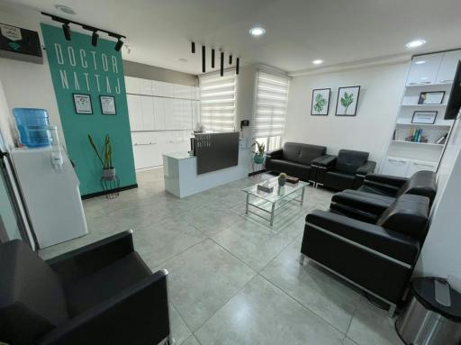 عکس دکتر نتاج متخصص پروتزهای دندانی و ایمپلنت