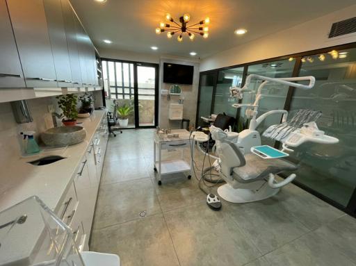 عکس دکتر نتاج متخصص پروتزهای دندانی و ایمپلنت