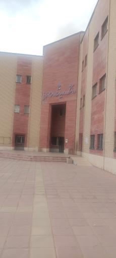 عکس دانشکده ادبیات و علوم انسانی