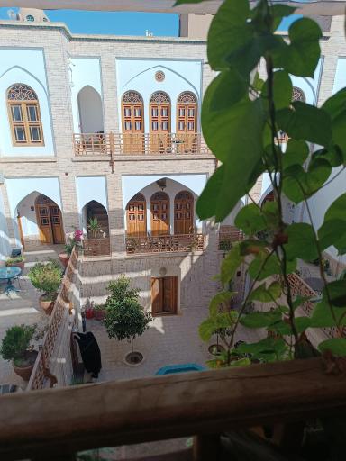 عکس اقامتگاه سنتی سنگ پلوی