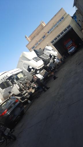 عکس فروشگاه داف و اسکانیا قاسمی