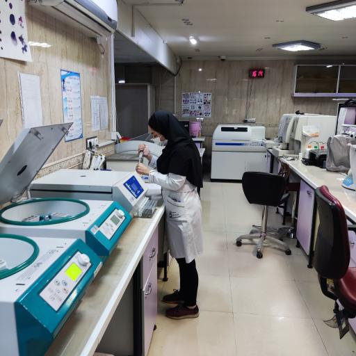 عکس آزمایشگاه دکتر رادفر