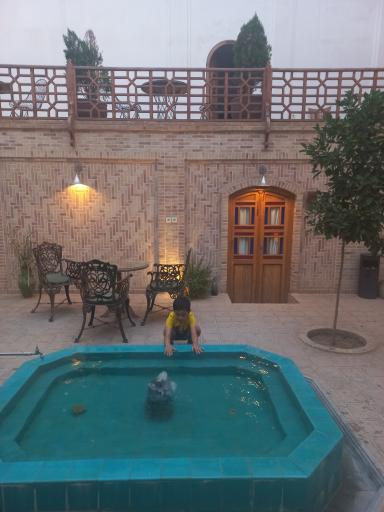 عکس اقامتگاه سنتی سنگ پلوی