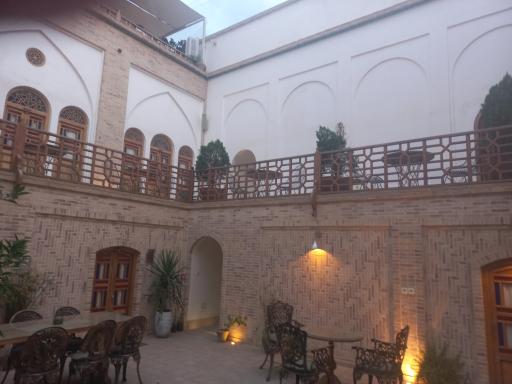 عکس اقامتگاه سنتی سنگ پلوی