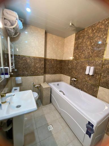 عکس هتل کاج مشهد