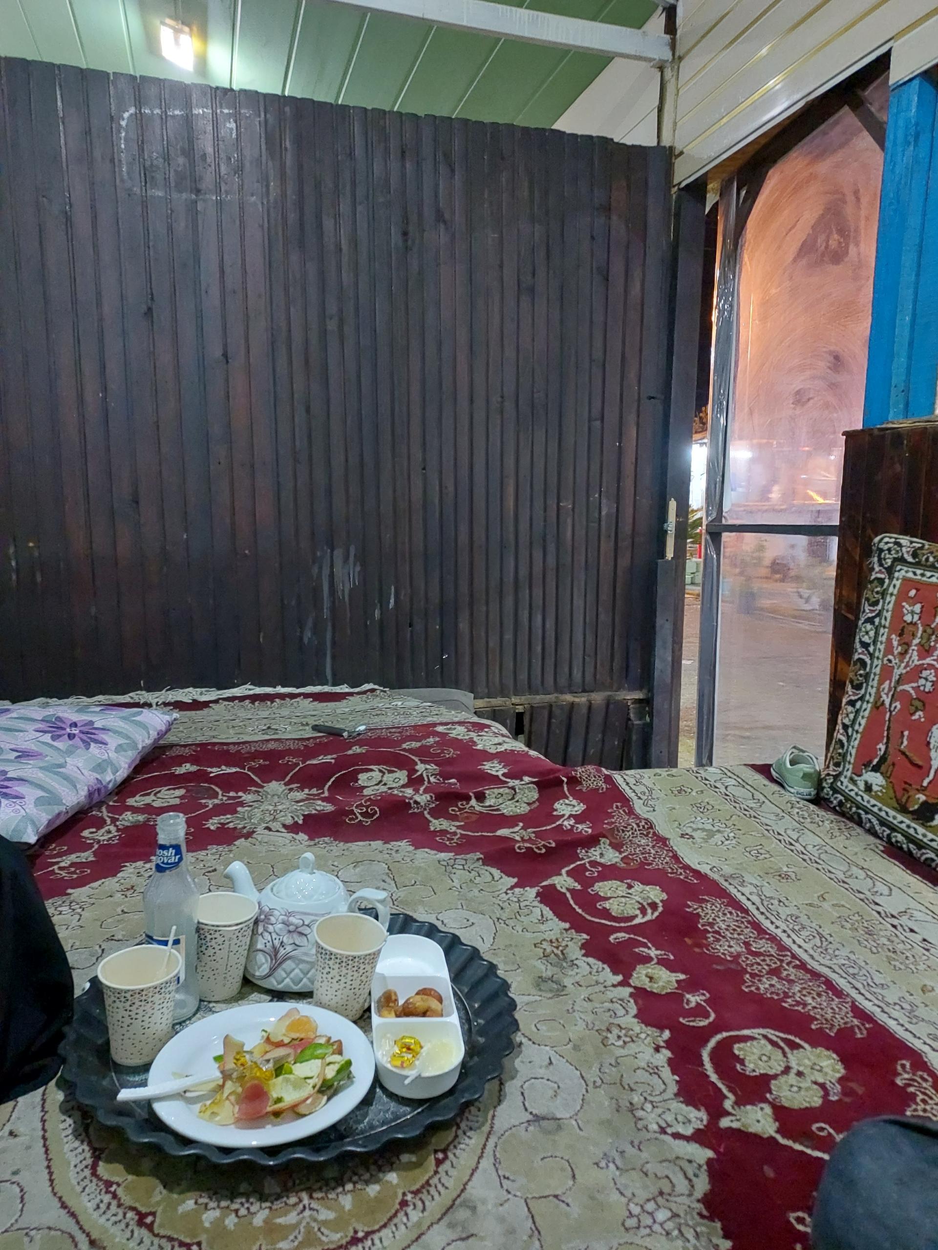 عکس رستوران سنتی می رشت