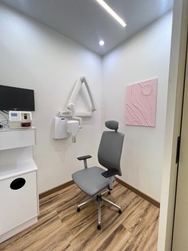 عکس رادیولوژی دهان و فک و صورت دکتر نیلوفر مفیدی